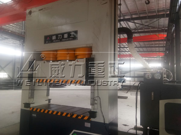 船舶專(zhuān)用龍門(mén)液壓機(jī)防火液壓油的使用