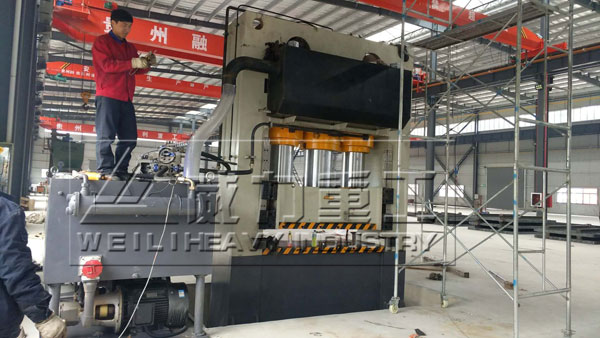 船舶專(zhuān)用龍門(mén)液壓機(jī)防火液壓油的使用