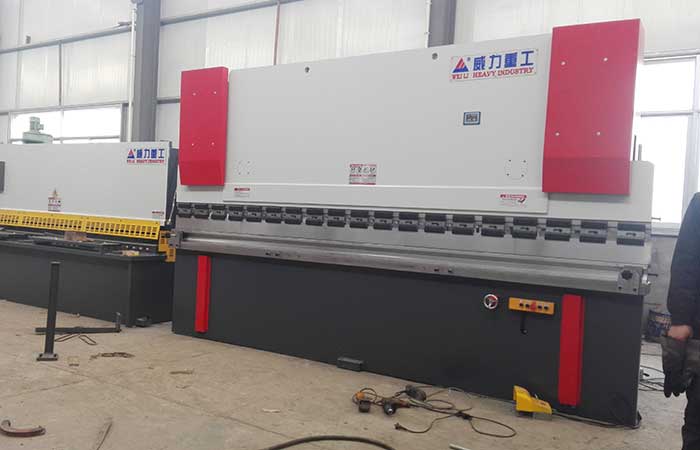 WC67Y-250T/4000液壓折彎?rùn)C(jī),250噸4米液壓數(shù)控折彎?rùn)C(jī)