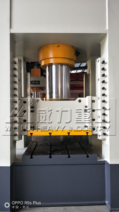 500噸汽車配件液壓機(jī)活動橫梁