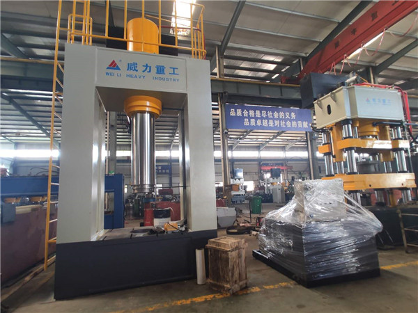 龍門液壓機準(zhǔn)備發(fā)貨