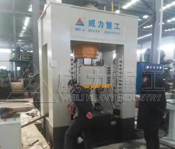 十字軸萬向節(jié)擠壓成型液壓機