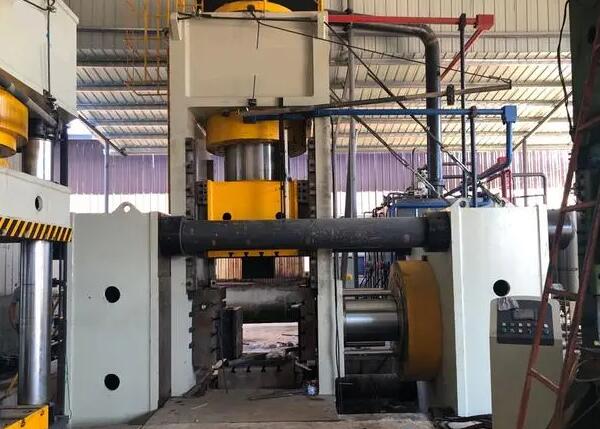 鏟車斗齒熱鍛液壓機(jī)